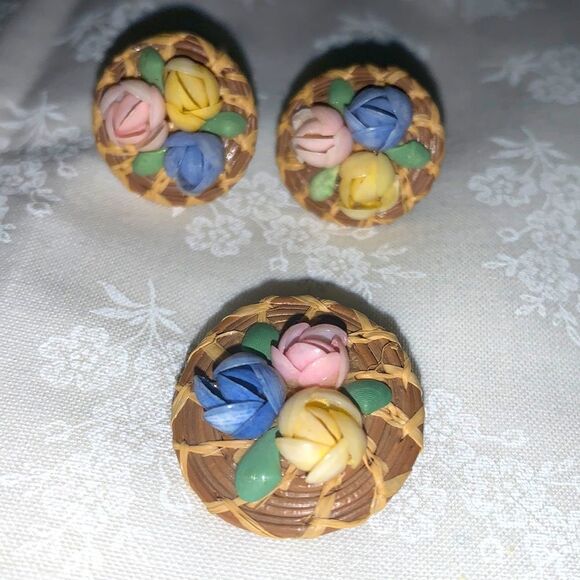 VTG MCM PASTEL SEASHELL FLOWERS AND WICKER EARRINGS AND BROOCH PIN - Picture 1 of 9